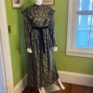 Vintage-Inspired Black and Gold Maxi Dress with Velvet Belt